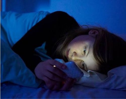Usar Celular Antes De Dormir Pode Causar Cegueira