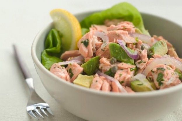 Salada de salmão e abacate