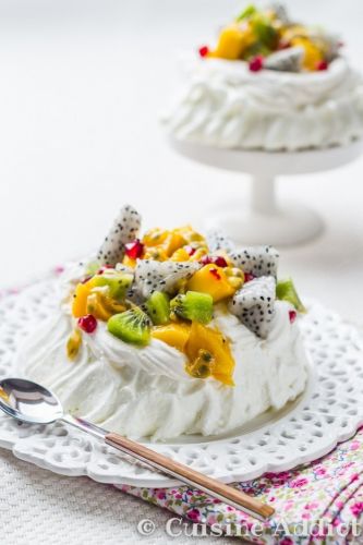 Pavlova com frutas exóticas