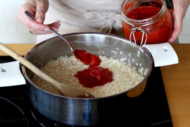 Juntar os tomates amassados