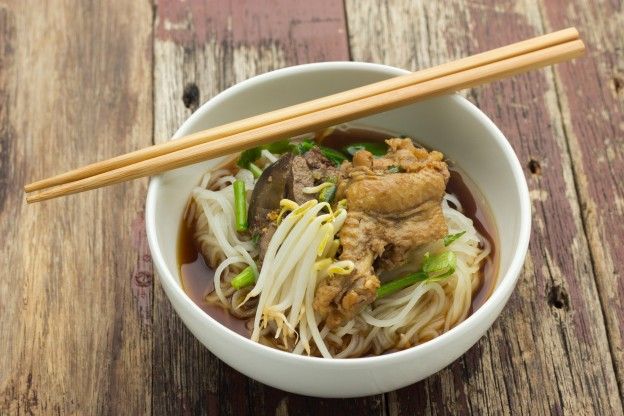 Sopa de asinhas de frango