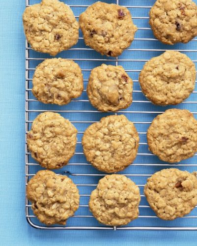 Os cookies com flocos de aveia e tâmaras