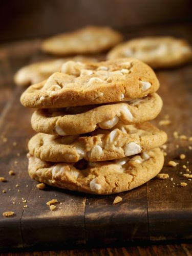 Os cookies de chocolate branco e nozes macadâmia