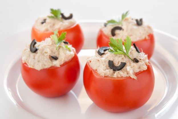 Tomates recheados com salada