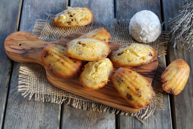 Madeleines com gotas de chocolate