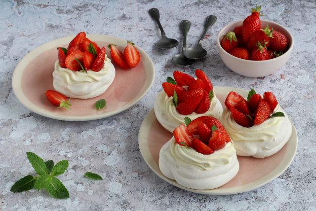 Mini pavlovas de morango