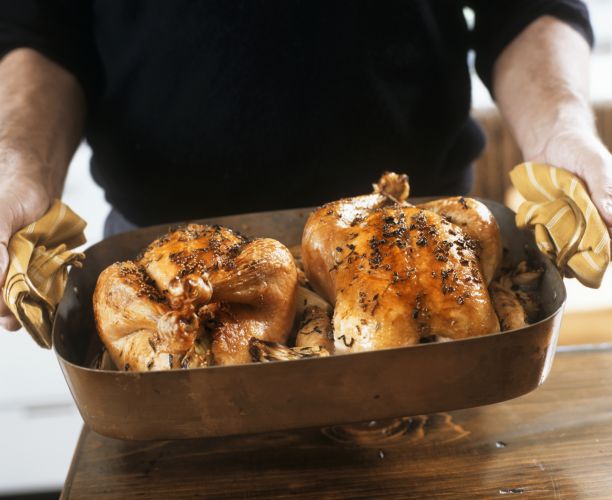 Deixar descansar o frango e peças de carne