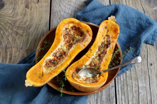 Abóbora butternut recheada com gorgonzola