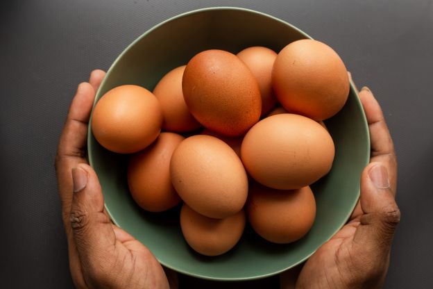 Como evitar o cheiro e sabor forte de ovo