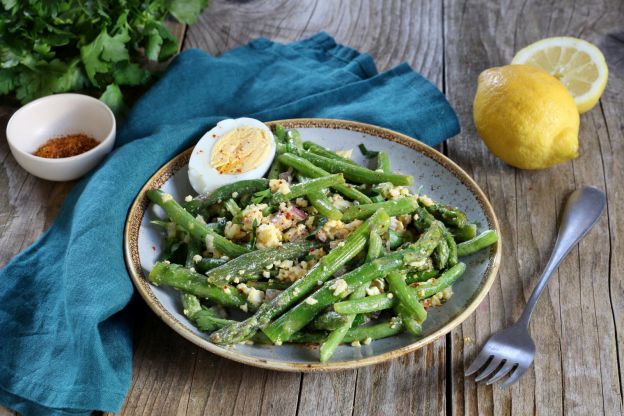 Salada de aspargos com ovos