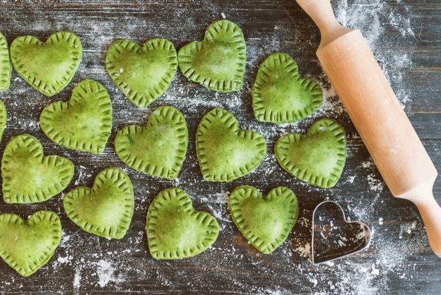 Ravioli de coração com recheio de ricota