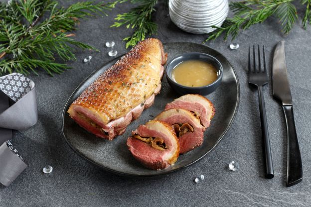 Peito de pato com cogumelos porcini e molho de vinho