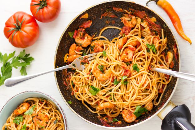 Spaghetti ao sugo com camarões