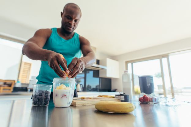 16) Se você não comer antes do treino, vai queimar mais gordura