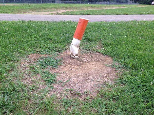 17 - Parece que alguém apagou um cigarro gigante, mas é apenas um tubo.