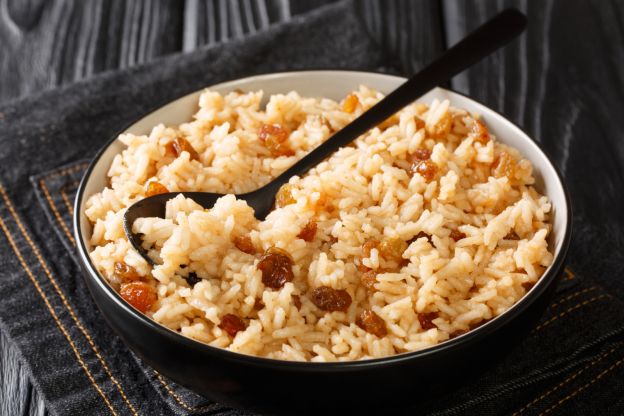 Arroz com passa e amêndoas