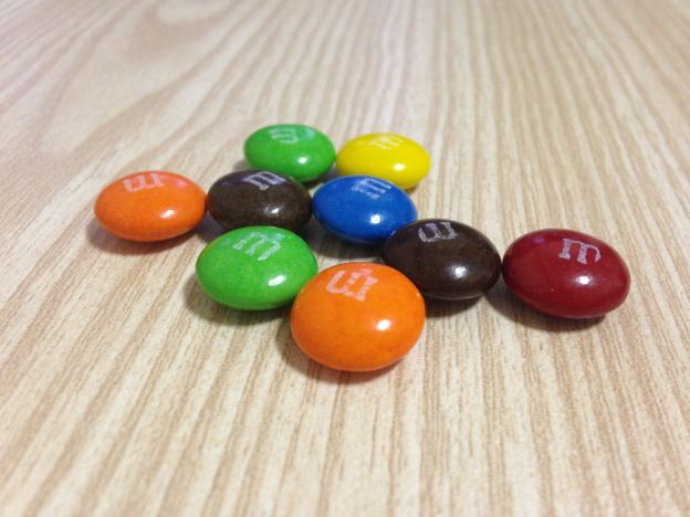 5 M&M's empilhados