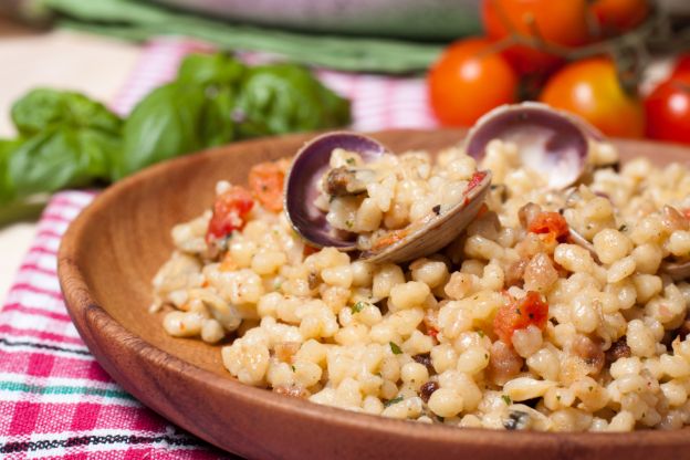 Fregula com amêijoas