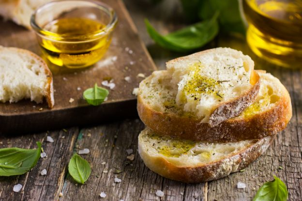 Faça azeite com infusão de parmesão