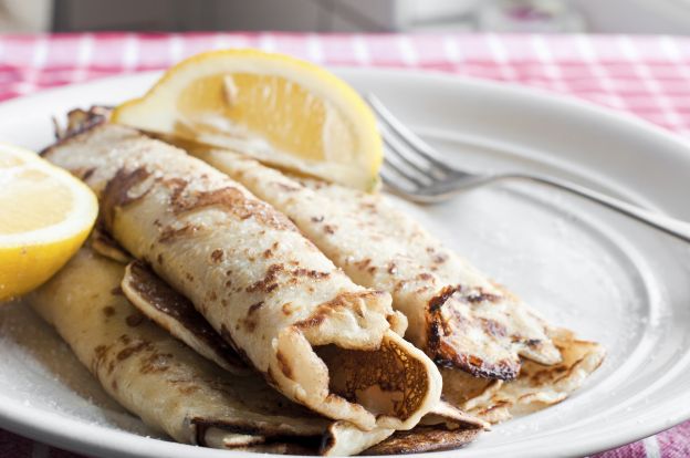 Crepes e canudinhos de limão