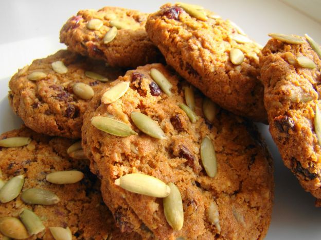 Cookies com sementes de girassol e abóbora e gotas de chocolate