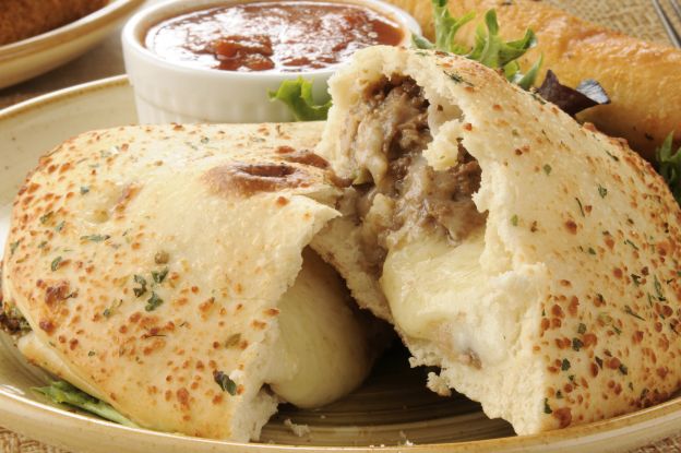 Calzone de carne e queijo