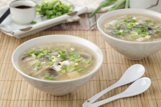 Fazendo barulho ao tomar sopa