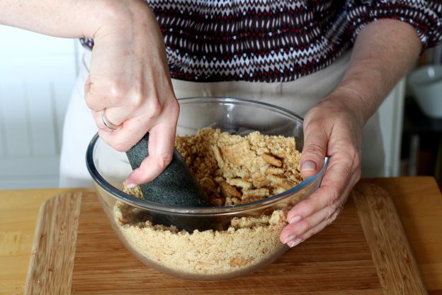 Esfarinhar os biscoitos