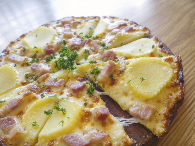 E para a pizza tartiflette ou raclette, como faço isso?