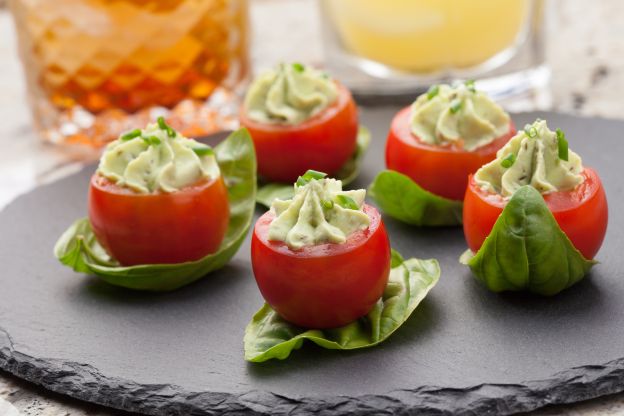 Tomates com mousse de manjericão