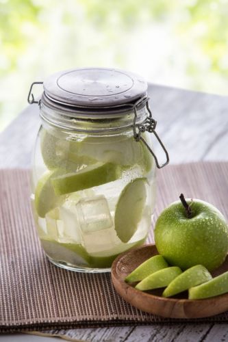 Detox water de maçãs