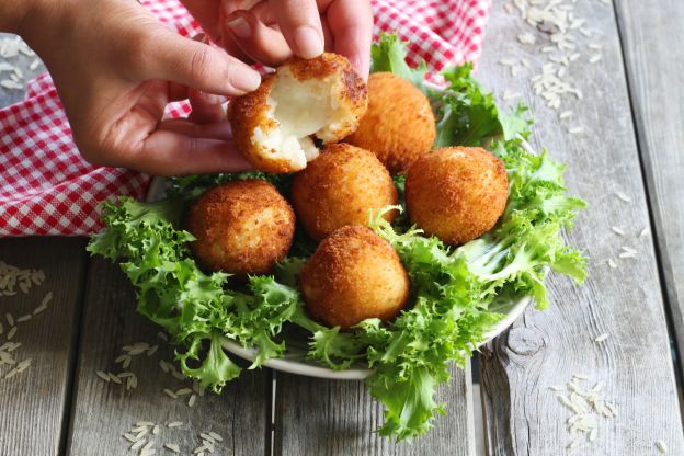 Croquete de arroz com muçarela