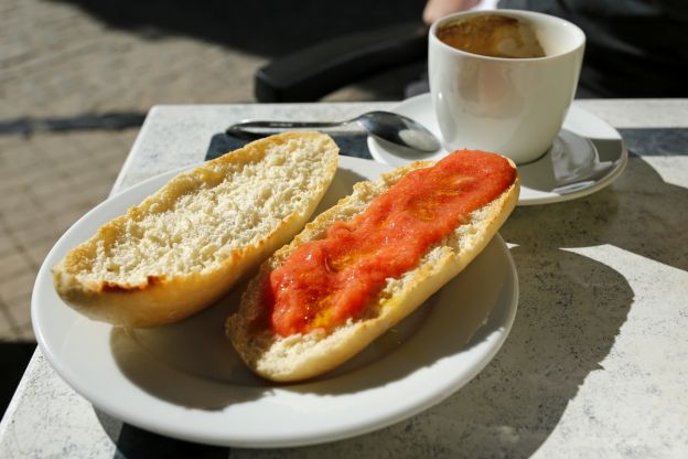 Pão com tomate