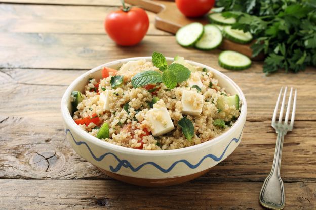 Salada com quinoa ou cuscuz