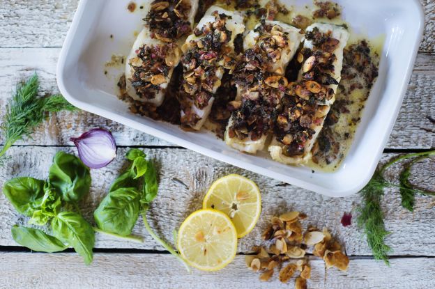 Filés de bacalhau em crosta de amêndoas e ervas aromáticas