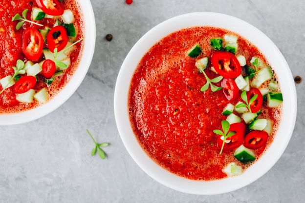 Sopa de abacate e tomate