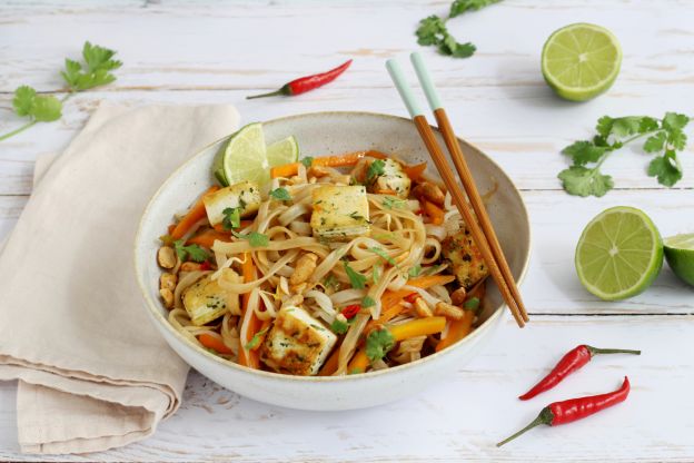 Pad Thai com tofu e vegetais