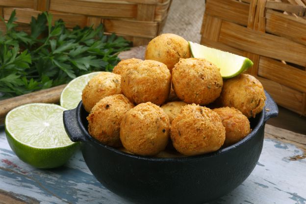 Accras de morue (bolinhos de bacalhau)