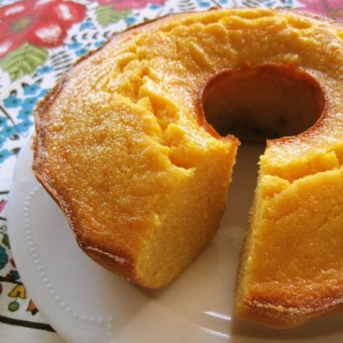 20. Bolo de fubá com queijo