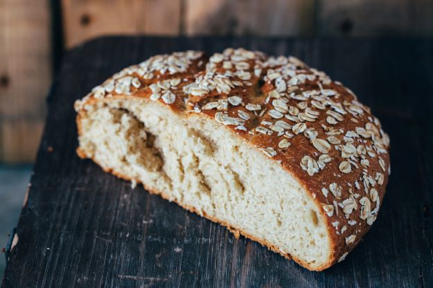 Pão com cerveja, farelo de trigo e flocos de aveia