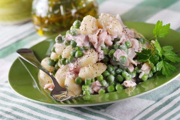 Gnocchi com petis pois e bacon