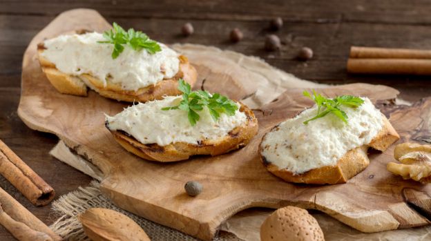 Baccalà mantecato alla veneziana (Bacalhau cremoso à moda de Veneza)