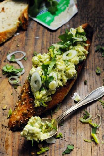 Bruschetta verde e queijo Cottage