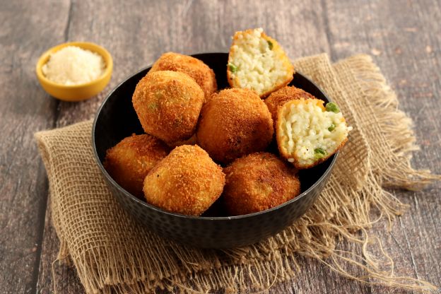 Arancini - Croquetes de arroz com açafrão e queijo