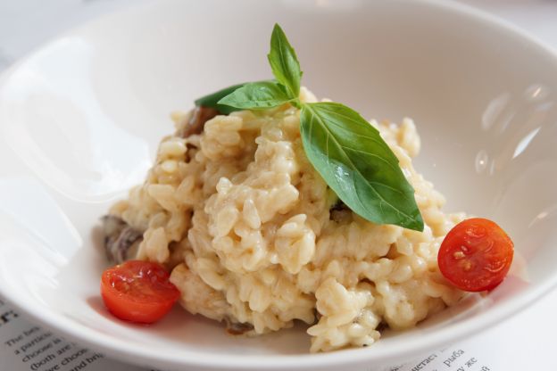 Risotto pomodoro e basilico (Risotto de tomate e manjericão)