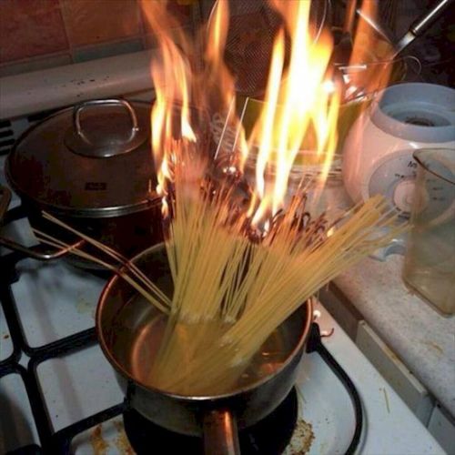 4 - Quando seu spaghetti, misteriosamente, pega fogo