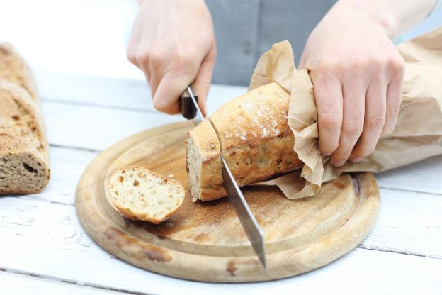 O pão se corta com a mão