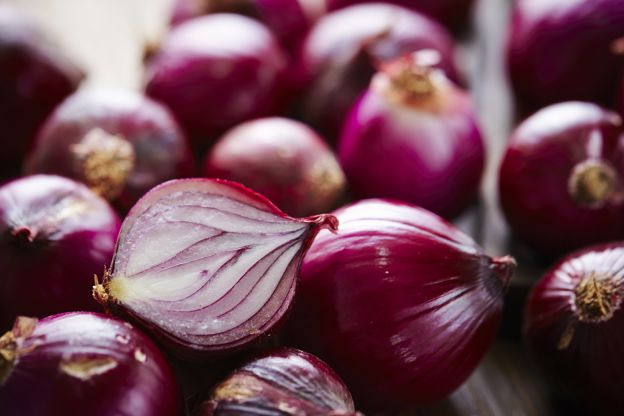 Cebola vermelha adiciona cor e pode ser usada para fazer flores