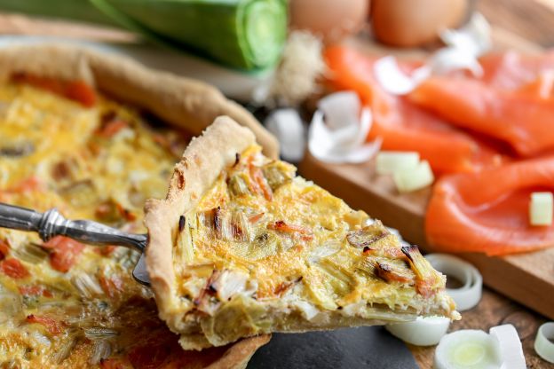 Torta de alho poró, salmão defumado e Gorgonzola