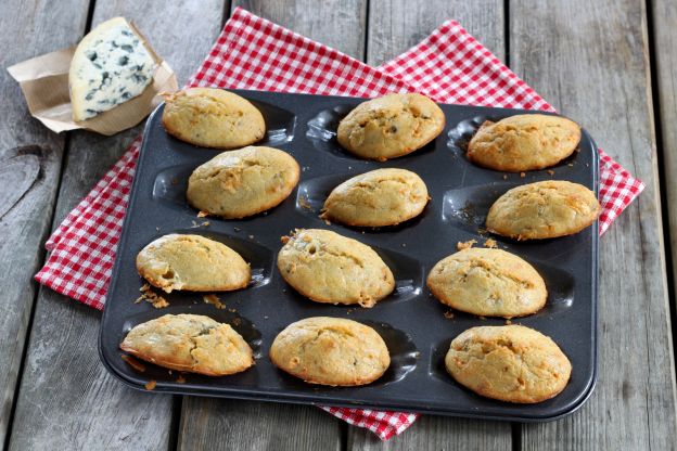 Madeleines salgadas com queijo azul